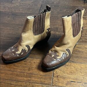 Andracas Tan/Brown Leather Western Pull-On Pointy Toed Booties, size 7